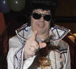 Als ELVIS bei der Proklamation von Prinz und Bonna 2010, die auf den 75. Geburtstag des KING fiel
