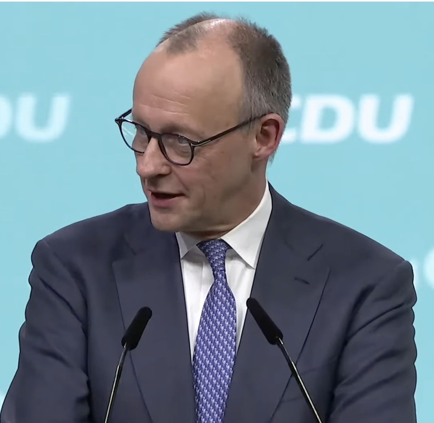 HINTER KANZLER FRIEDRICH MERZ