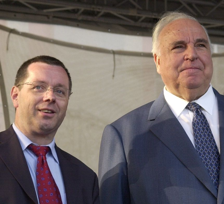 Mit Helmut Kohl vor dem Bonner Rathaus