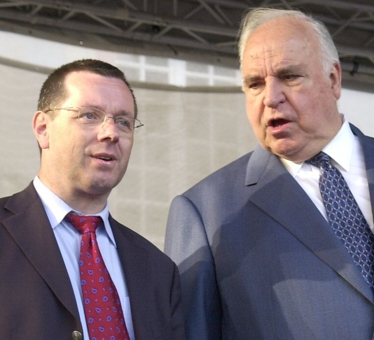 AUF MEIN BUCH BER HELMUT KOHL